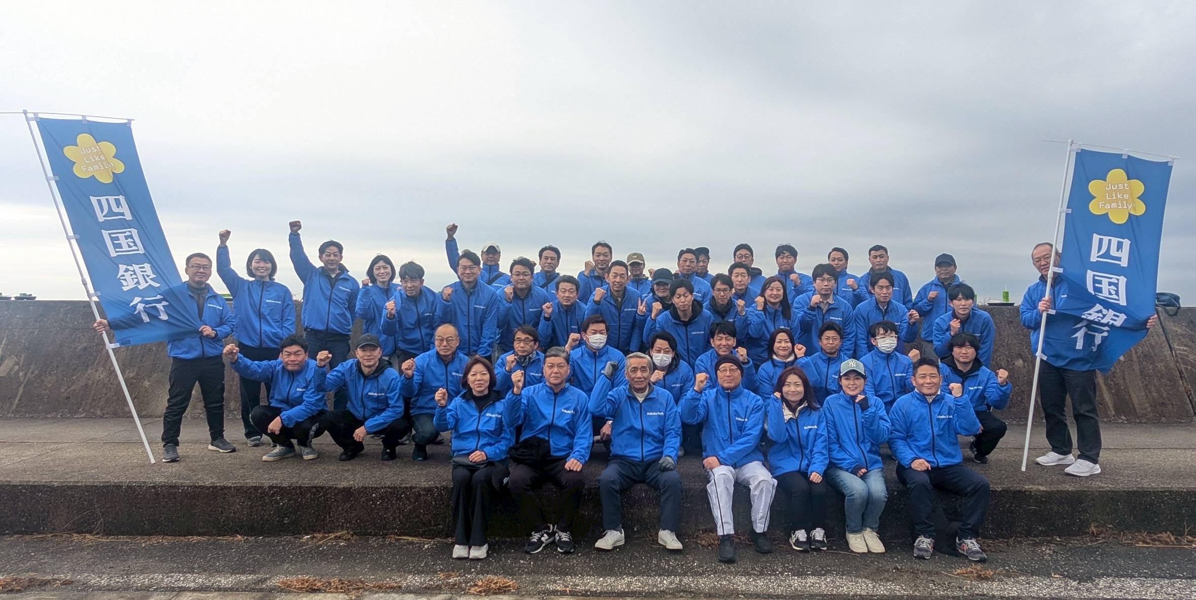 スポーツイベント参加者の集合写真