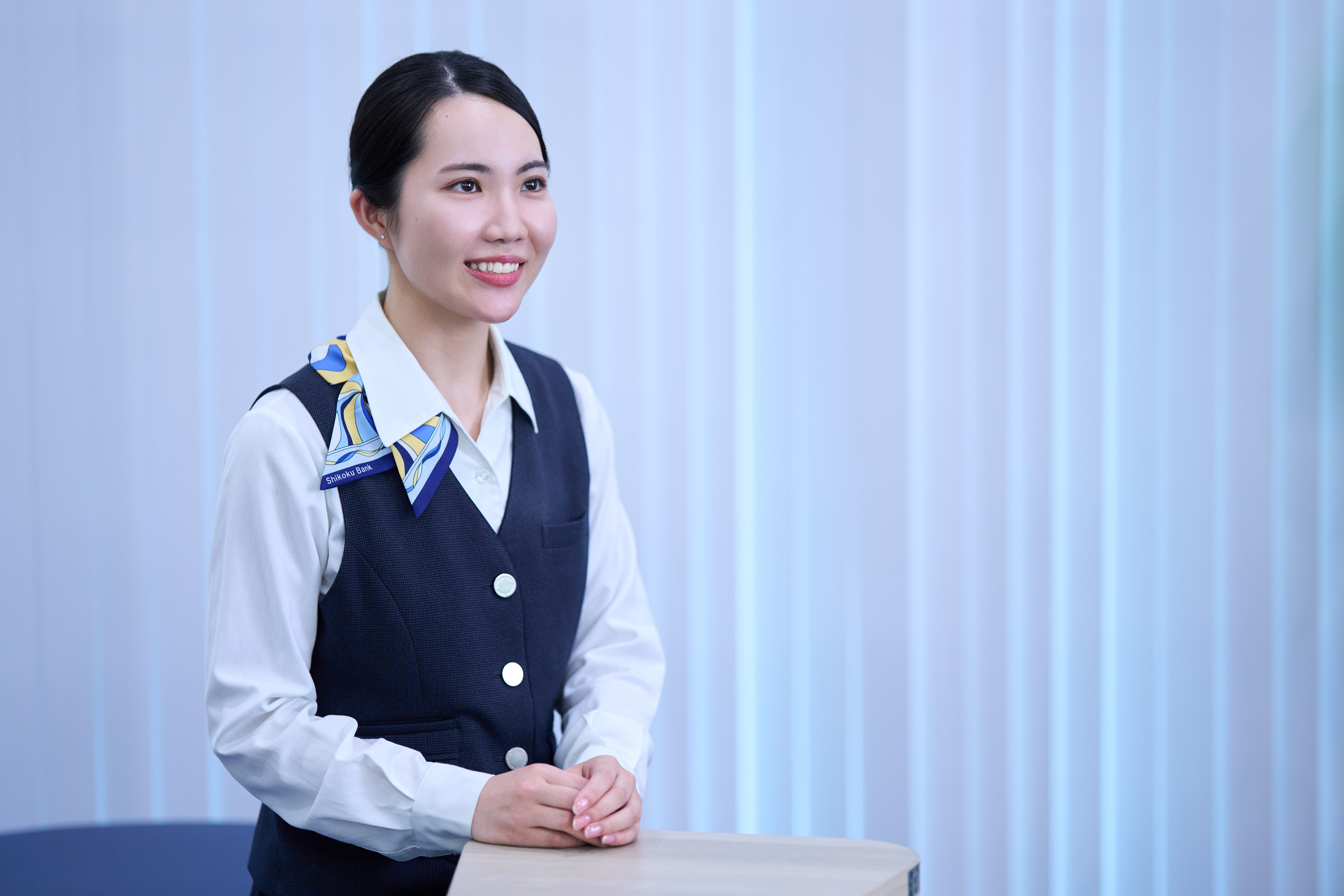 インタビュー中の染谷行員の写真