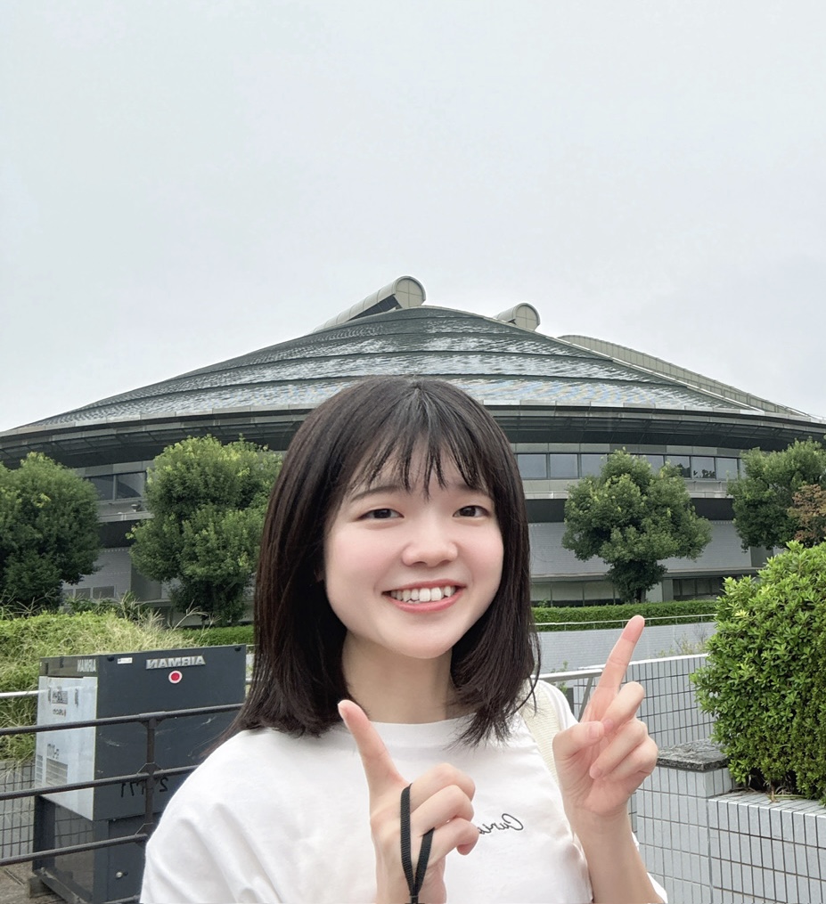 イベント会場前の黒川行員