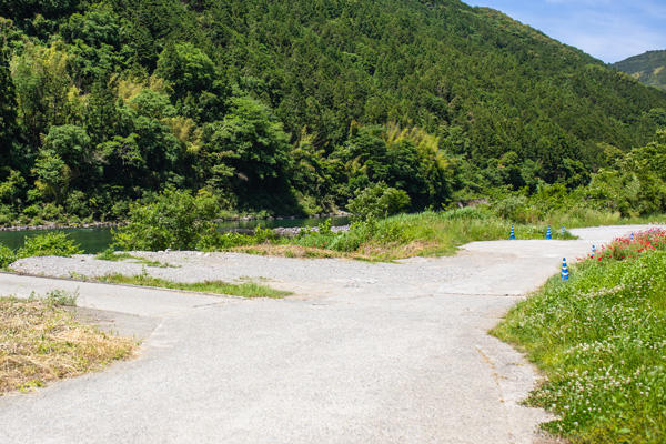 映画の世界と交差する！ロケ地として脚光を浴びる浅尾沈下橋