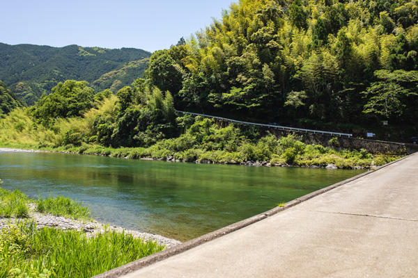 映画の世界と交差する！ロケ地として脚光を浴びる浅尾沈下橋