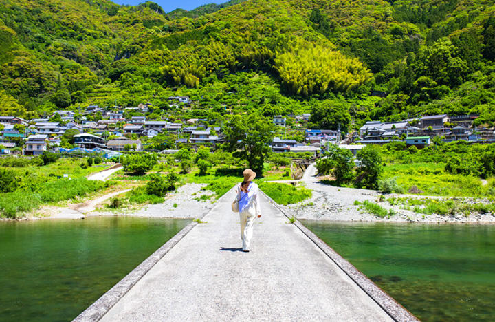 映画の世界と交差する！ロケ地として脚光を浴びる浅尾沈下橋