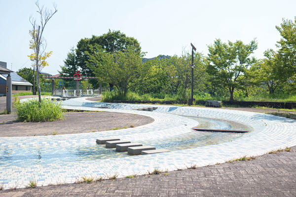 タイル敷きの水場