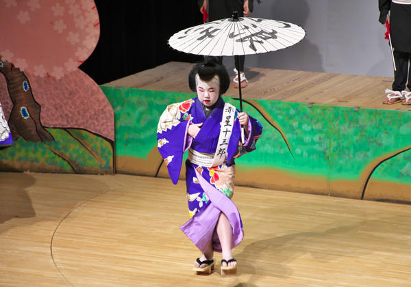 小学生が歌舞伎に挑戦！地元の宝・子ども歌舞伎役者を未来に繋ぐ「絵金歌舞伎」