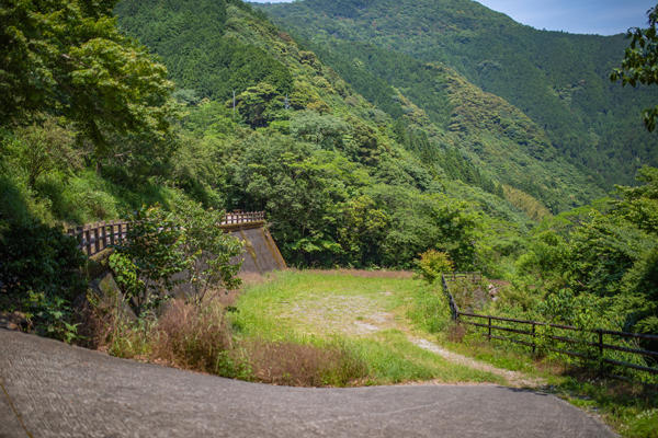 平家の滝（Heikenotaki）｜迫力満点！高知市の鏡川上流にある落差約30ｍの2段瀑