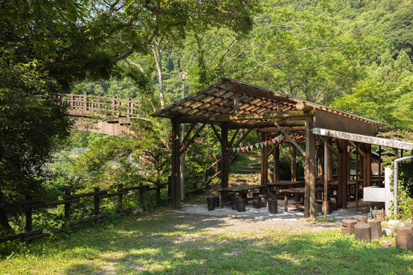 物部川沿いの癒し空間。日ノ御子河川公園キャンプ場で自然と過ごす休日