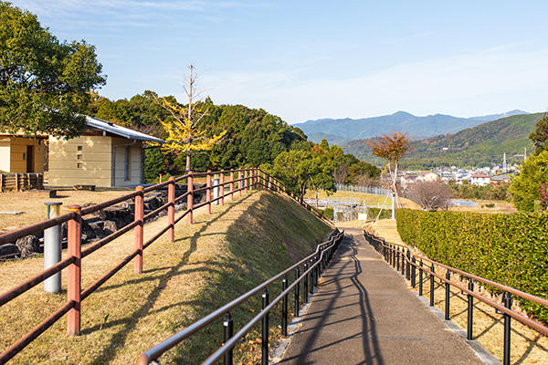 秦山公園（じんざんこうえん）　人気のふわふわドームも！香美市の自然あふれる公園