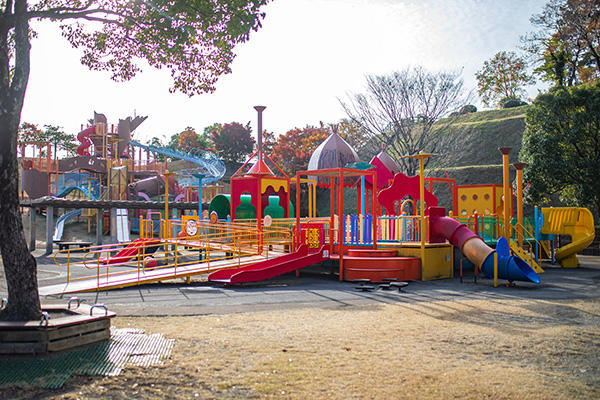 秦山公園（じんざんこうえん）　人気のふわふわドームも！香美市の自然あふれる公園