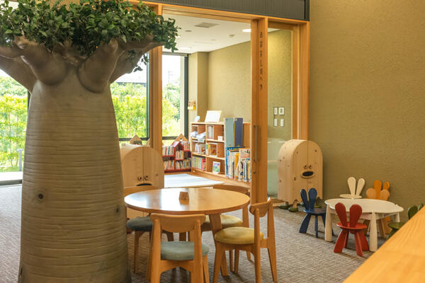 香美市立図書館かみーる|木の温もりと光があふれる、地域に開かれた図書館