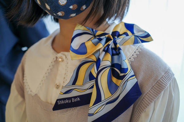 小学生が銀行員に！子どもたちが高知の仕事にチャレンジする「ものべおしごと体験博」
