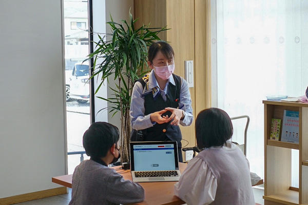 小学生が銀行員に！子どもたちが高知の仕事にチャレンジする「ものべおしごと体験博」
