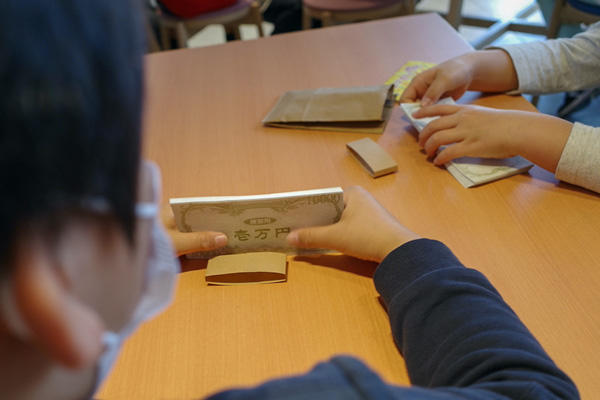 小学生が銀行員に！子どもたちが高知の仕事にチャレンジする「ものべおしごと体験博」