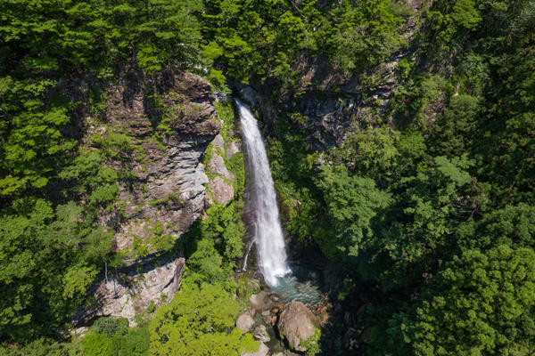 大荒の滝（おおあれのたき）｜間近で見る滝壺は圧巻！落差40mを誇る名瀑