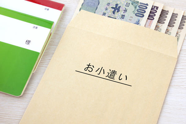 中学生のお小遣いは平均いくら？渡すメリット・デメリットと一緒に解説