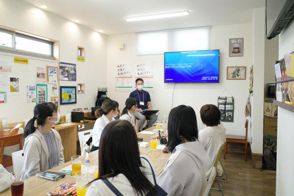 未来への一歩を踏み出す大学生と地元企業の交流場所「One step」