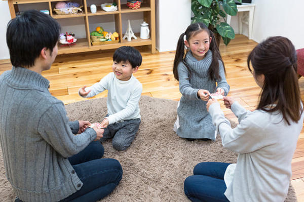 お年玉はいくらあげるべき？気になる金額の相場を年齢別に徹底調査！