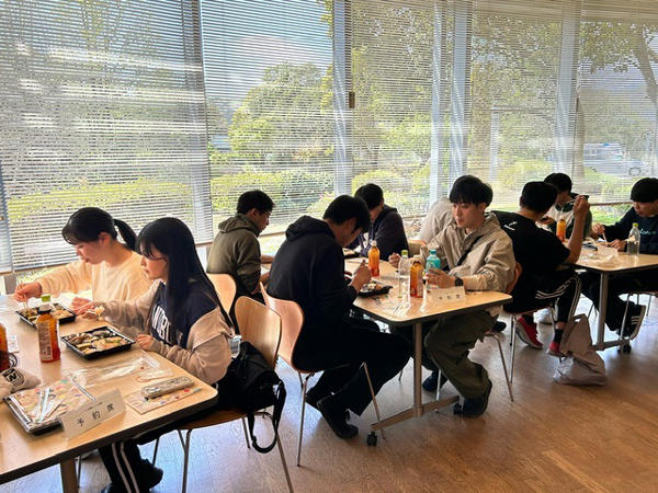 四国銀行に就職したら山で研修するらしい！？新入行員が山から学ぶ大切なこととは