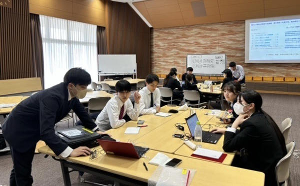 四国銀行に就職したら山で研修するらしい！？新入行員が山から学ぶ大切なこととは