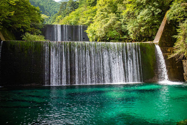 水晶淵（Suishobuchi）｜圧巻の透明度！仁淀ブルーを満喫できる観光名所