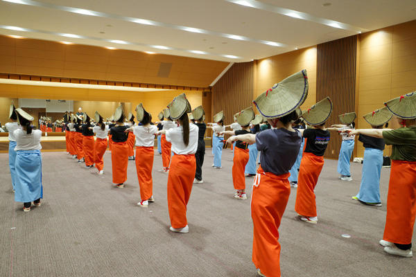 いよいよ開催！「第70回よさこい祭り」直前練習の様子と踊り子の素顔を紹介！