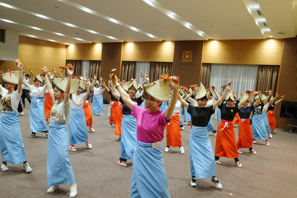 いよいよ開催！「第70回よさこい祭り」直前練習の様子と踊り子の素顔を紹介！