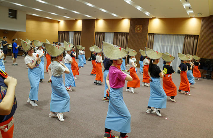 いよいよ開催！「第70回よさこい祭り」直前練習の様子と踊り子の素顔を紹介！