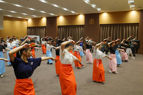 【よさこい祭り】まもなく開催！よさこいポスターに写る踊り子の日常の姿をキャッチ