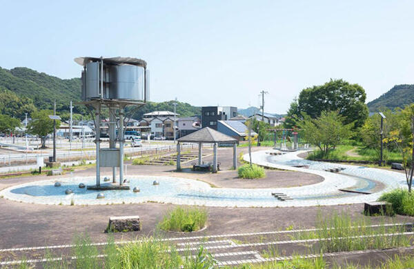 枝川公園｜春は桜、夏は水遊び！家族でのびのび遊べる憩いのスポット